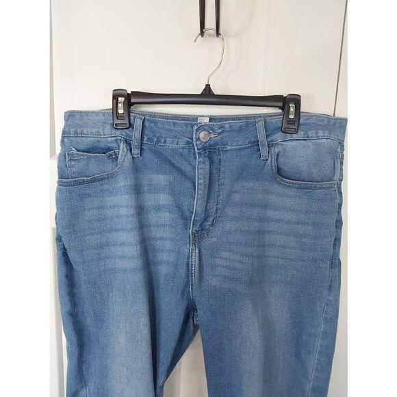 Forever 21+ Jeans Sz 16 Medium wash - Picture 2 of 7